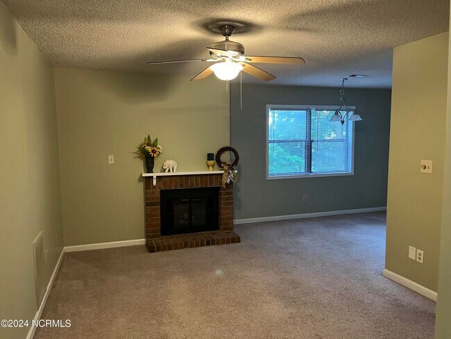 Building Photo - 521 Hidden Branches Close