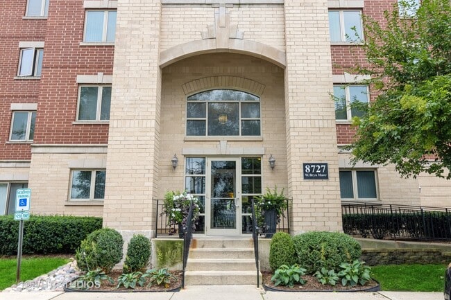 Building Photo - 8727 W Bryn Mawr Ave