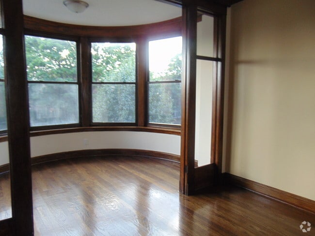 Building Photo - 6245 S Sacramento Ave