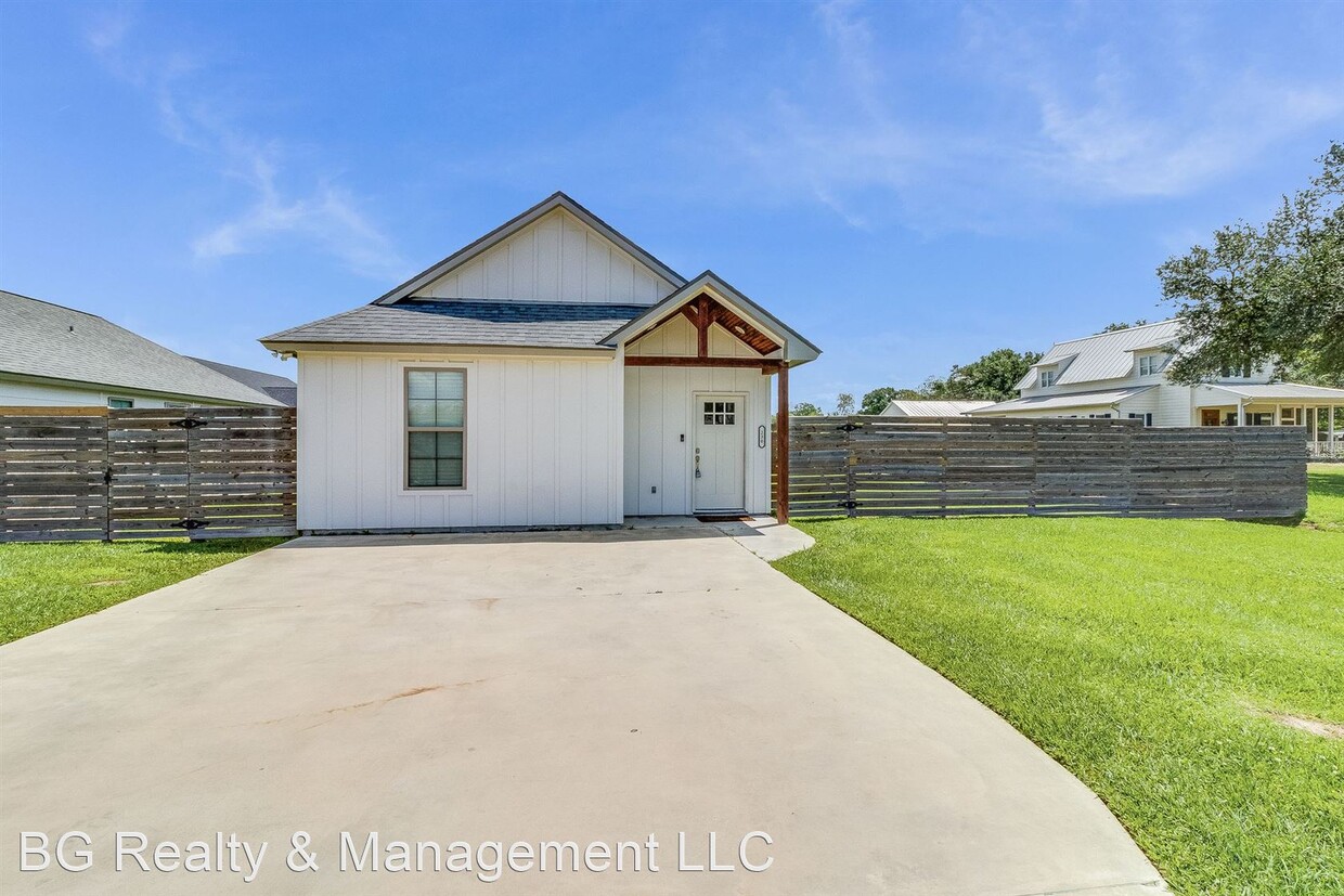 Primary Photo - 3 br, 2 bath House - 305 Colorado Rd