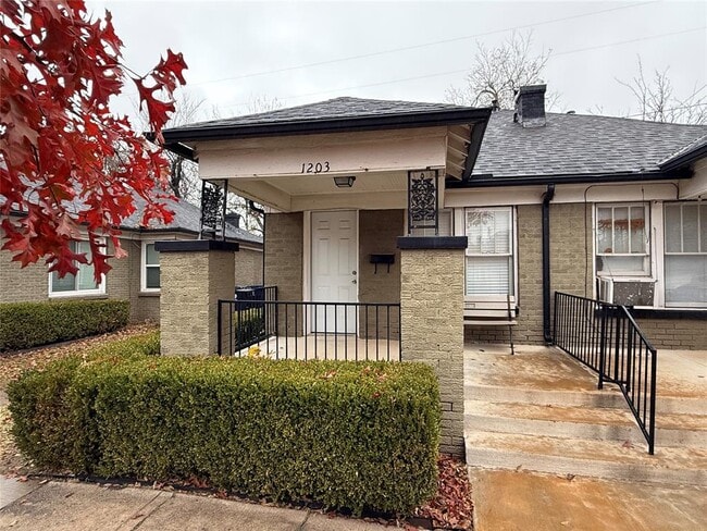 Building Photo - 1203 Military Ct