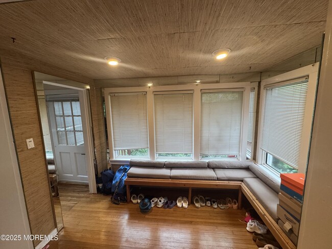 Building Photo - 36 Werah Pl