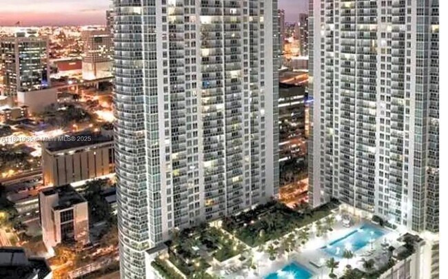 Building Photo - 950 Brickell Bay Dr