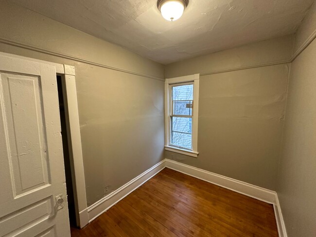 2535 N 16th St Unit 2535A (Upper), Milwaukee, WI 53206 - Room for Rent ...