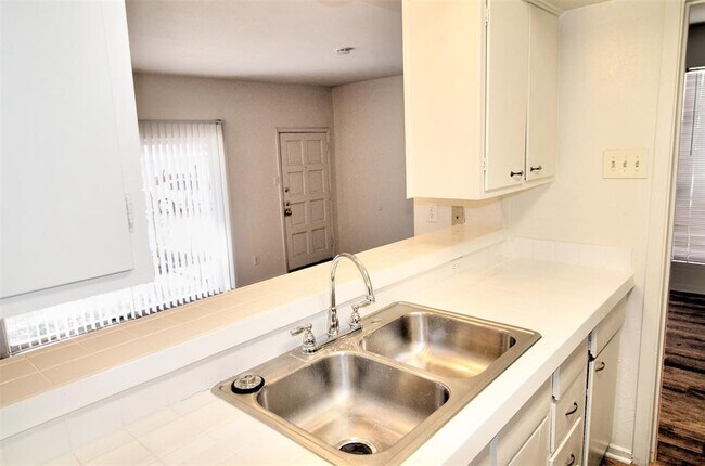 Foto del edificio - 6640 Eastridge Dr