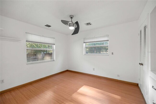 Foto del edificio - 3821 SW 7th Avenue Rd