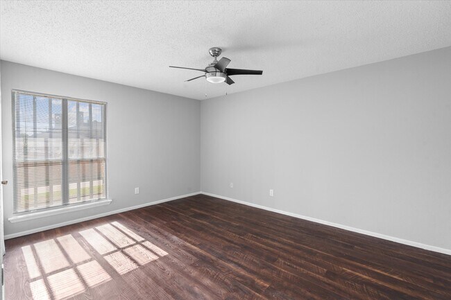 Foto del edificio - 7714 Renwick Dr