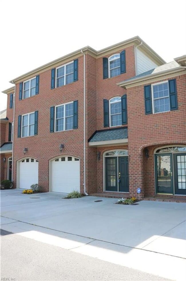 Building Photo - 909 Royal Tern Way