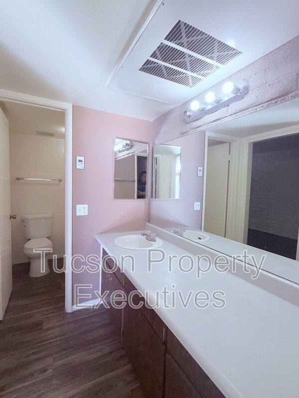 Building Photo - 20 N Leonora Ave