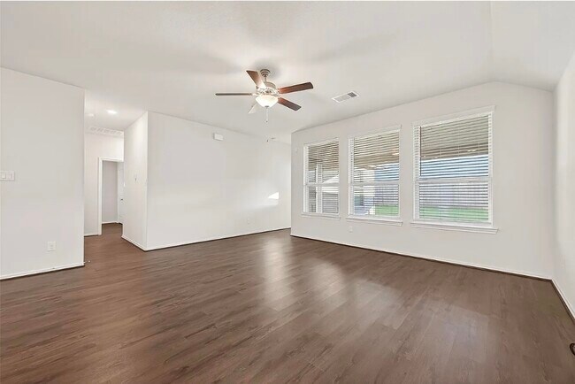 Foto del edificio - 25911 Rustical Rd