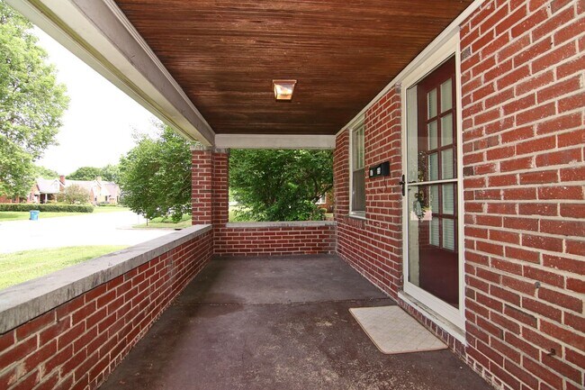 Building Photo - Coming Soon! Spacious 3-Bed Duplex with Updated Kitchen & Hardwood Floors!