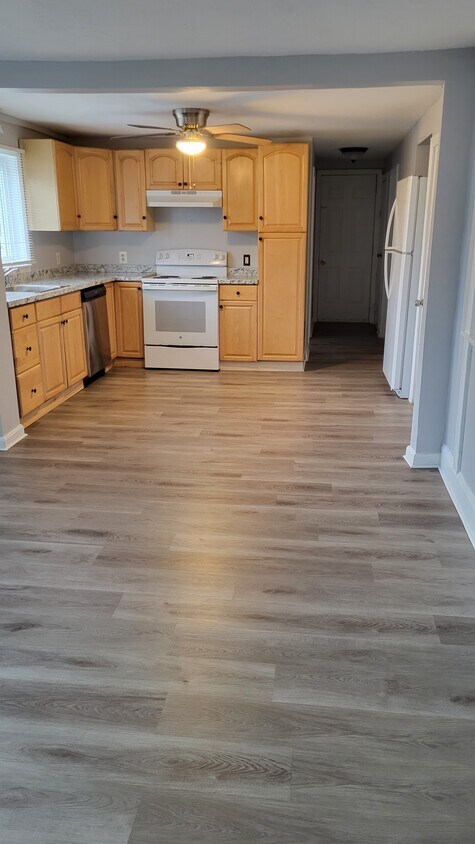 Primary Photo - 60 Bridle Rd