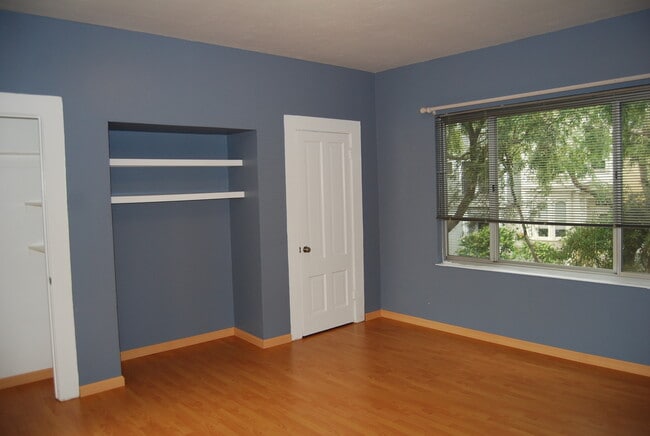 Building Photo - Available June lst!  Spacious, Light and A...