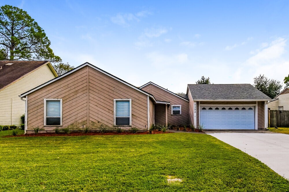 Primary Photo - 7152 Holiday Hill Ct