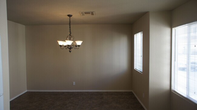 Foto del edificio - Beautifully designed 2Bed/2Bath/2Car Townhome located in Summerlin