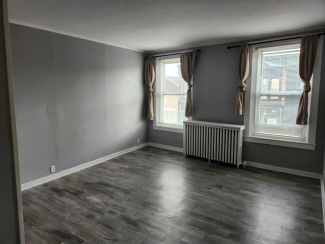 Building Photo - 8 E Railroad St