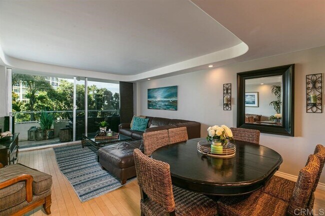 Sala y comedor - 1830 Avenida Del Mundo