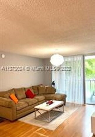 Foto del edificio - 2103 Renaissance Blvd