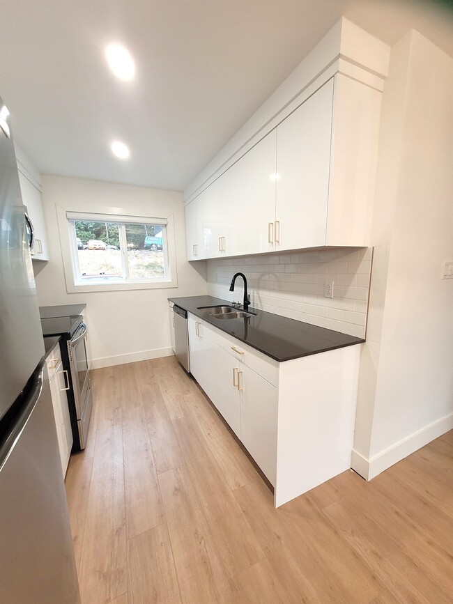 Building Photo - 1816-1810 10th Ave E