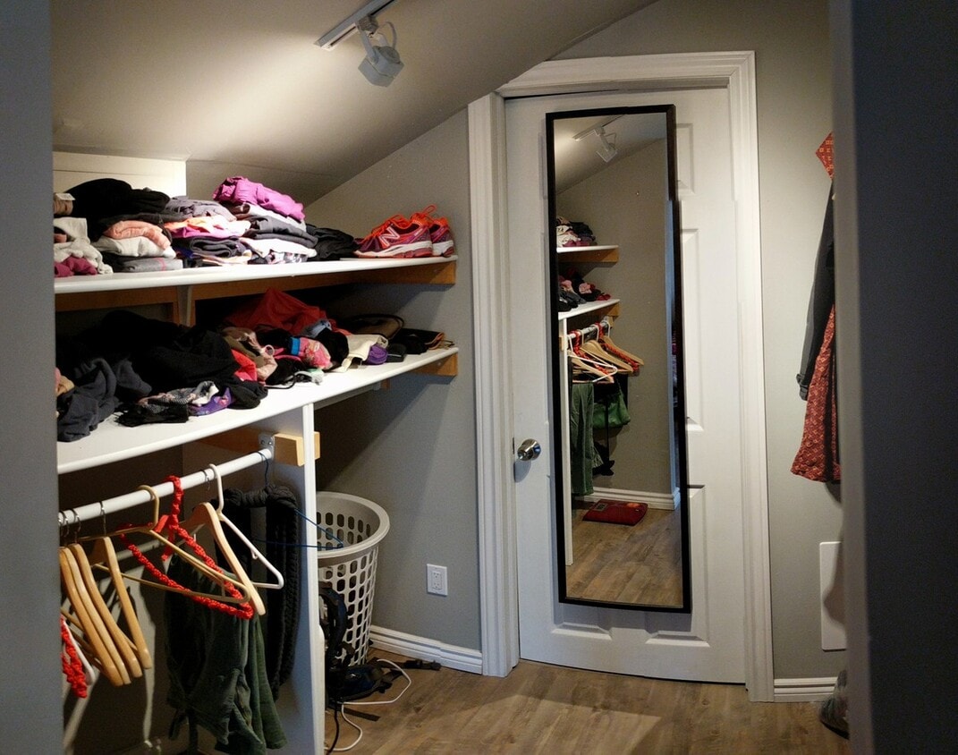 Walk-in Closet - 136 Glasgow St N