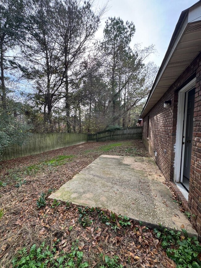 Foto del edificio - Newly Renovated Longview Court Available Now!