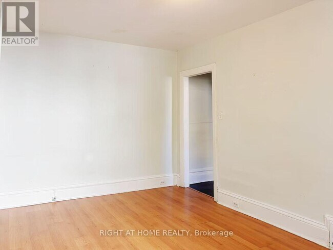 Photo du bâtiment - 367 Dominion Ave