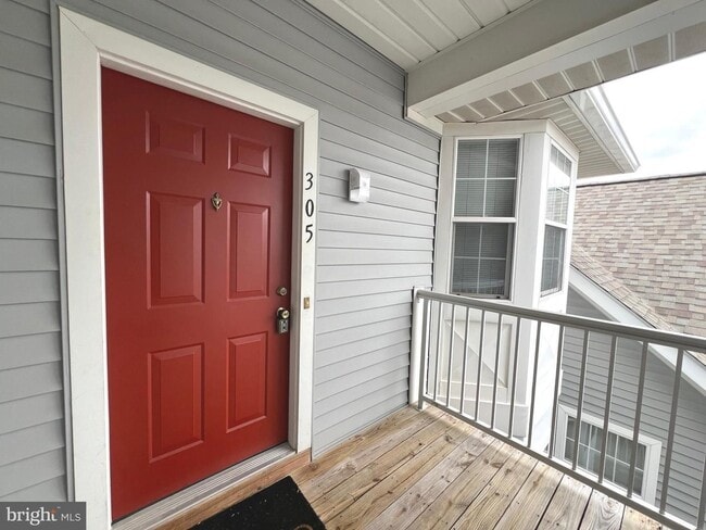 Building Photo - Gorgeous 2bd 2bth updated penthouse condo ...