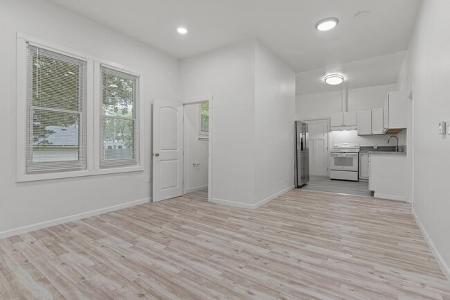 Building Photo - 1418 6th Ave