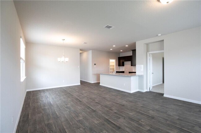 Foto del edificio - 505 Naset Dr