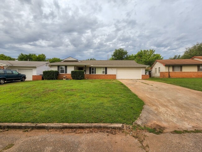 Building Photo - 1304 Thompson Dr