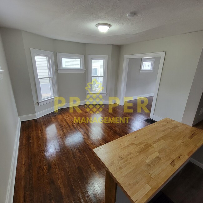 Foto del edificio - Everything is new! 3 bed/ 1 Bath BIG house...