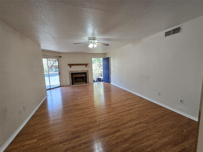 Foto del edificio - 9797 Leawood Blvd