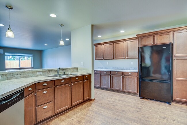 Foto del edificio - 3 Bedroom Townhouse Steps from Fort Nugent...