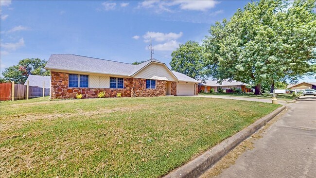 Foto del edificio - 4004 S Maple Ave
