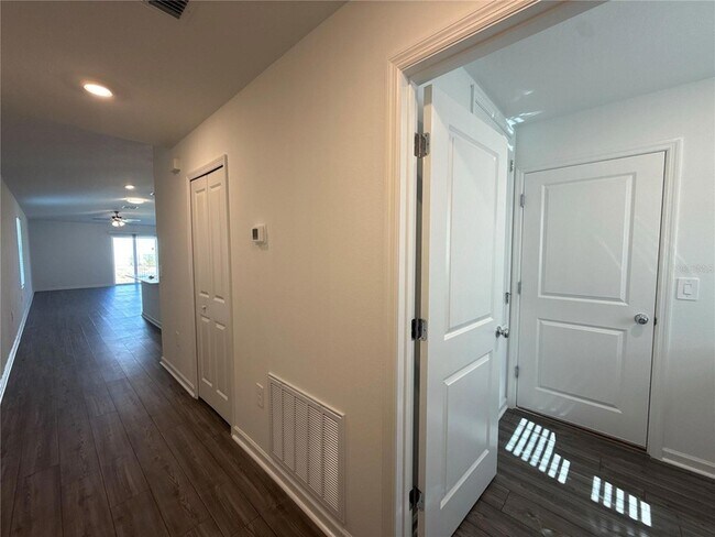 Foto del edificio - 3081 NE 38th Ln