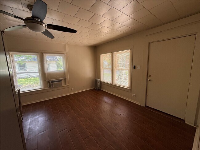 Foto del edificio - 2812 Angier Rd