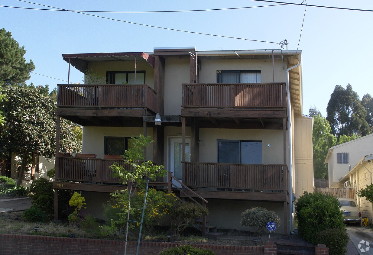 Primary Photo - 4844 Daisy St