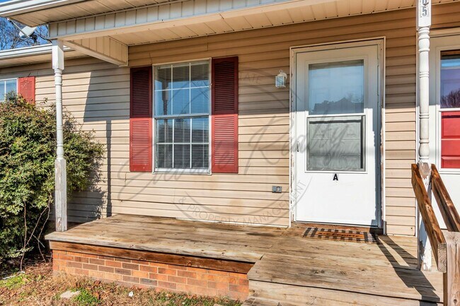 Foto del edificio - Affordable 2BR Ranch Duplex in N. Columbia — Move-In Special!