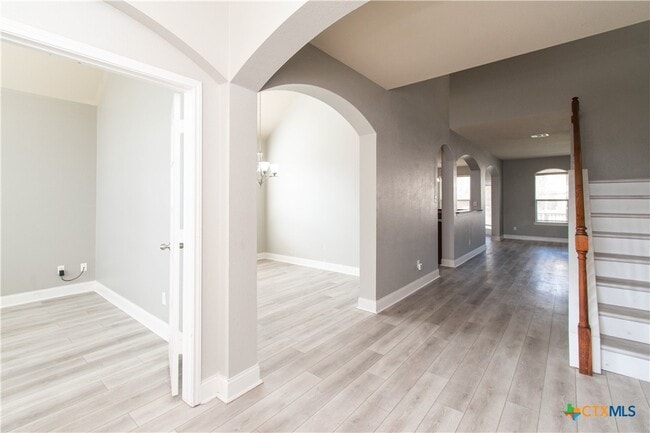 Building Photo - 7001 Cokui Dr