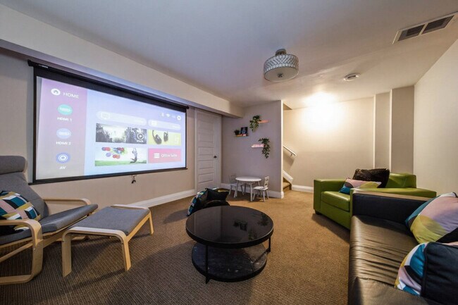 Photo du bâtiment - 16587-16100 100 St NW