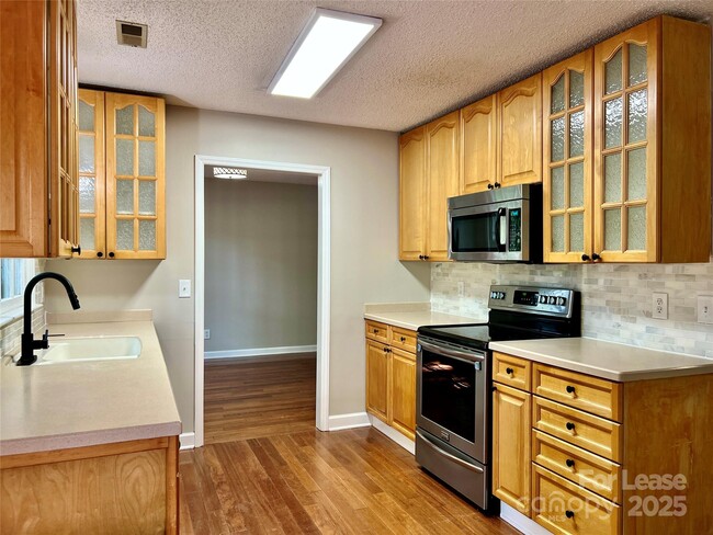 Building Photo - 2333 Heathershire Ln