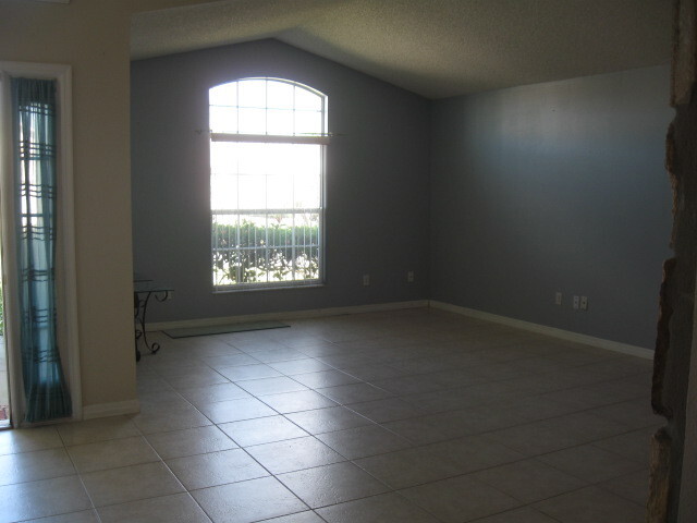 Foto del edificio - Beautiful 3/2 with a pool