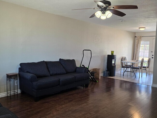 Foto del edificio - 25595 Cheryle St