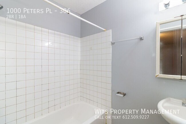 Foto del edificio - 1000 Peters Pl