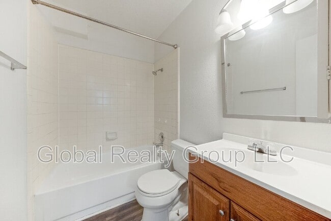 Building Photo - 505 Oasis St