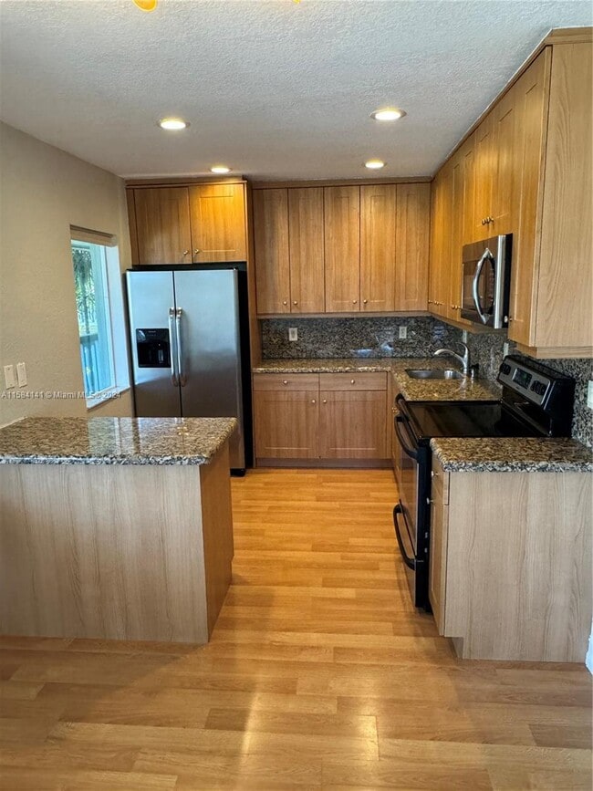 Building Photo - 1423 Holly Heights Dr