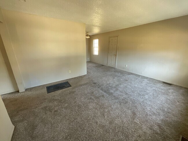 Foto del edificio - 2305 Doris Ave