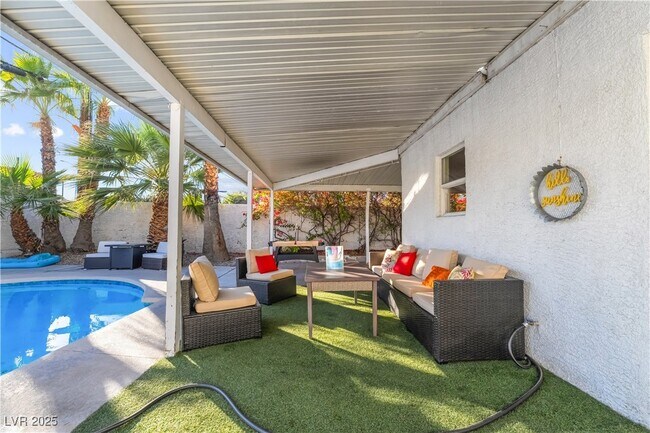 Foto del edificio - 2419 E Vegas Valley Dr