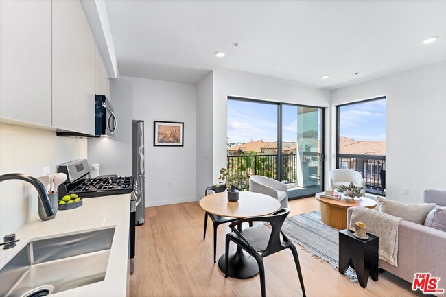 Foto del edificio - 904 S New Hampshire Ave