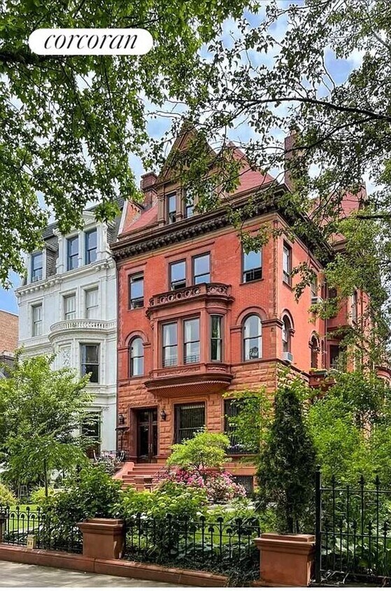 Primary Photo - 315 Clinton Ave